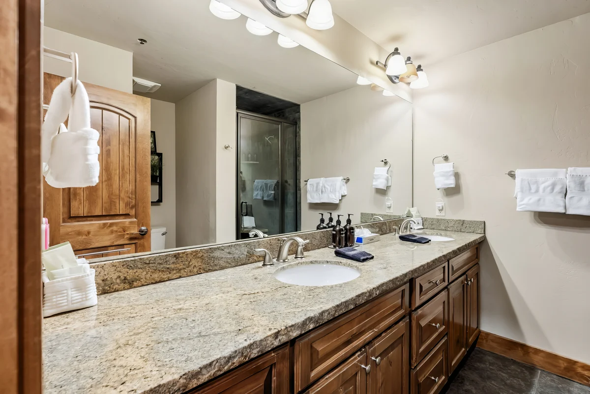 Wander Blue River Lodge