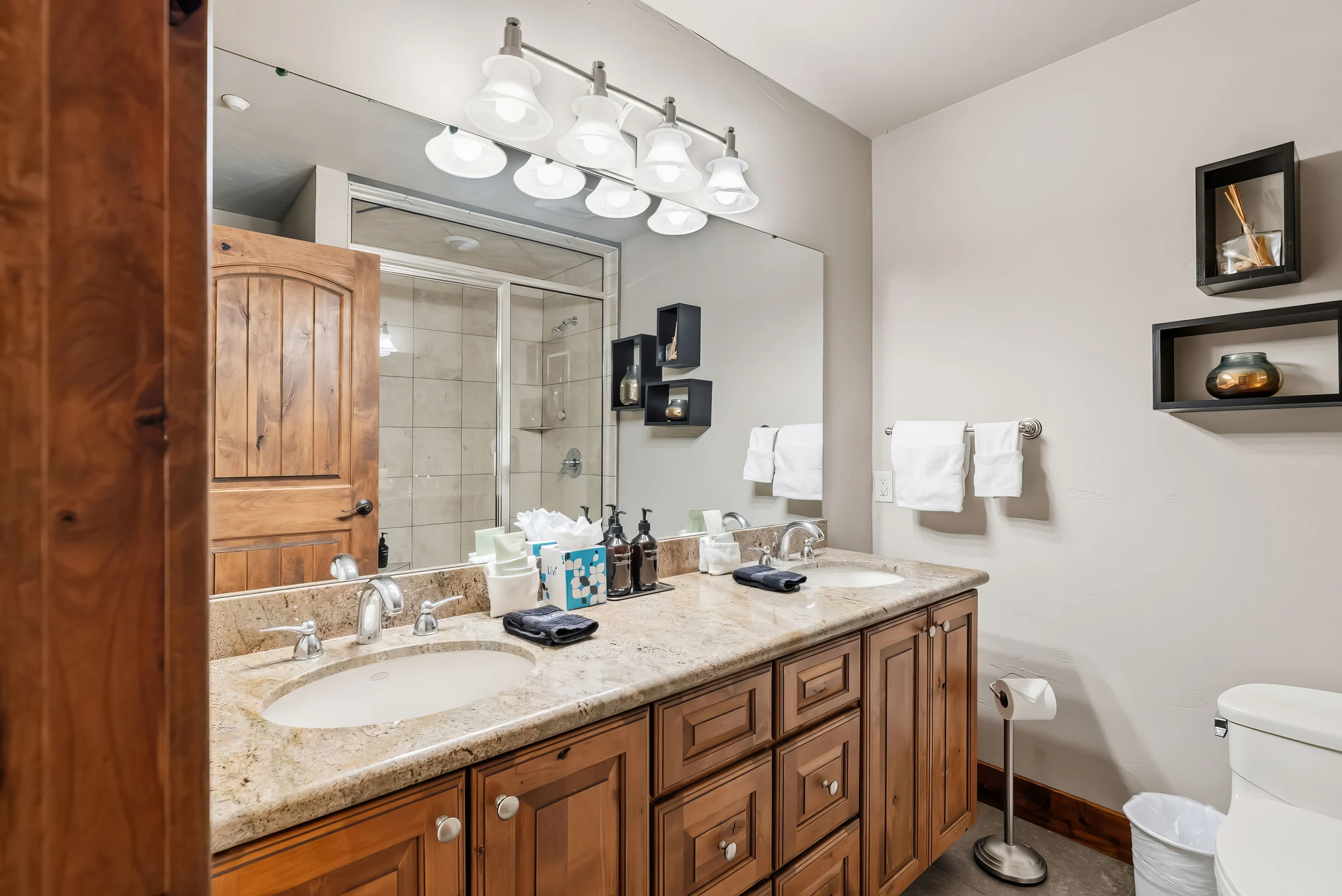 Wander Blue River Lodge #17