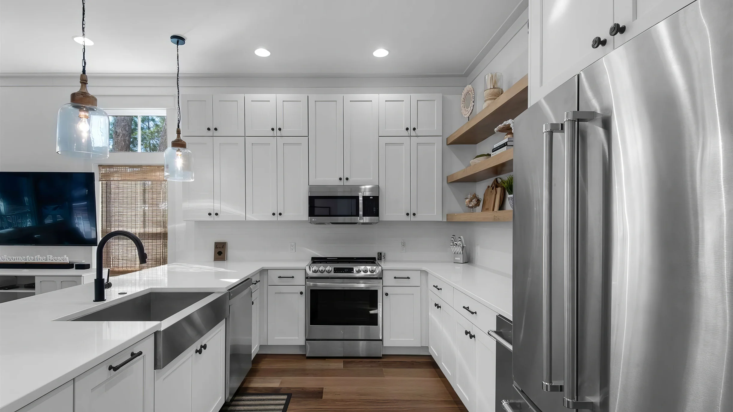 Wander Seacrest Charm #19