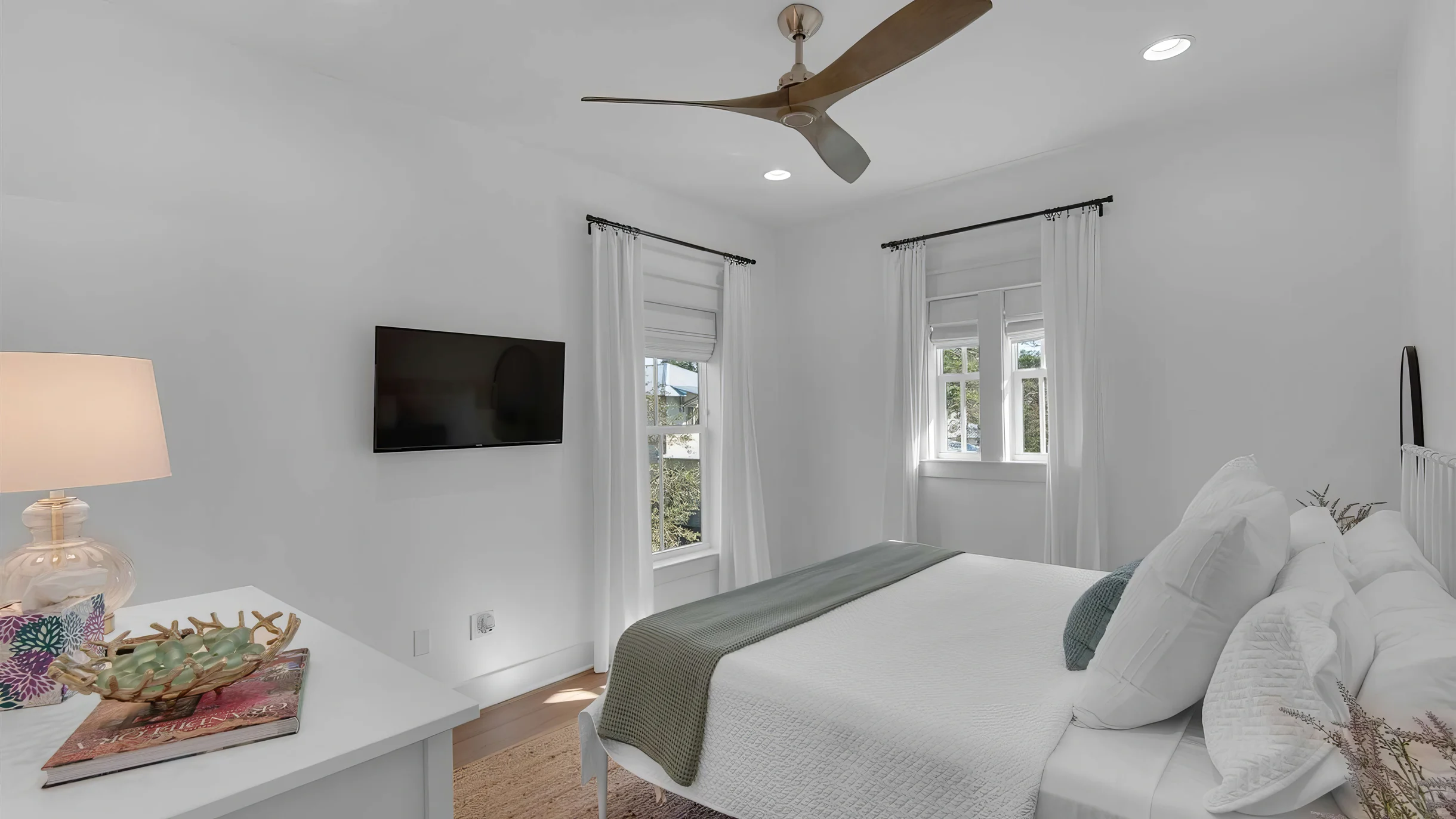 Wander Seacrest Charm #22