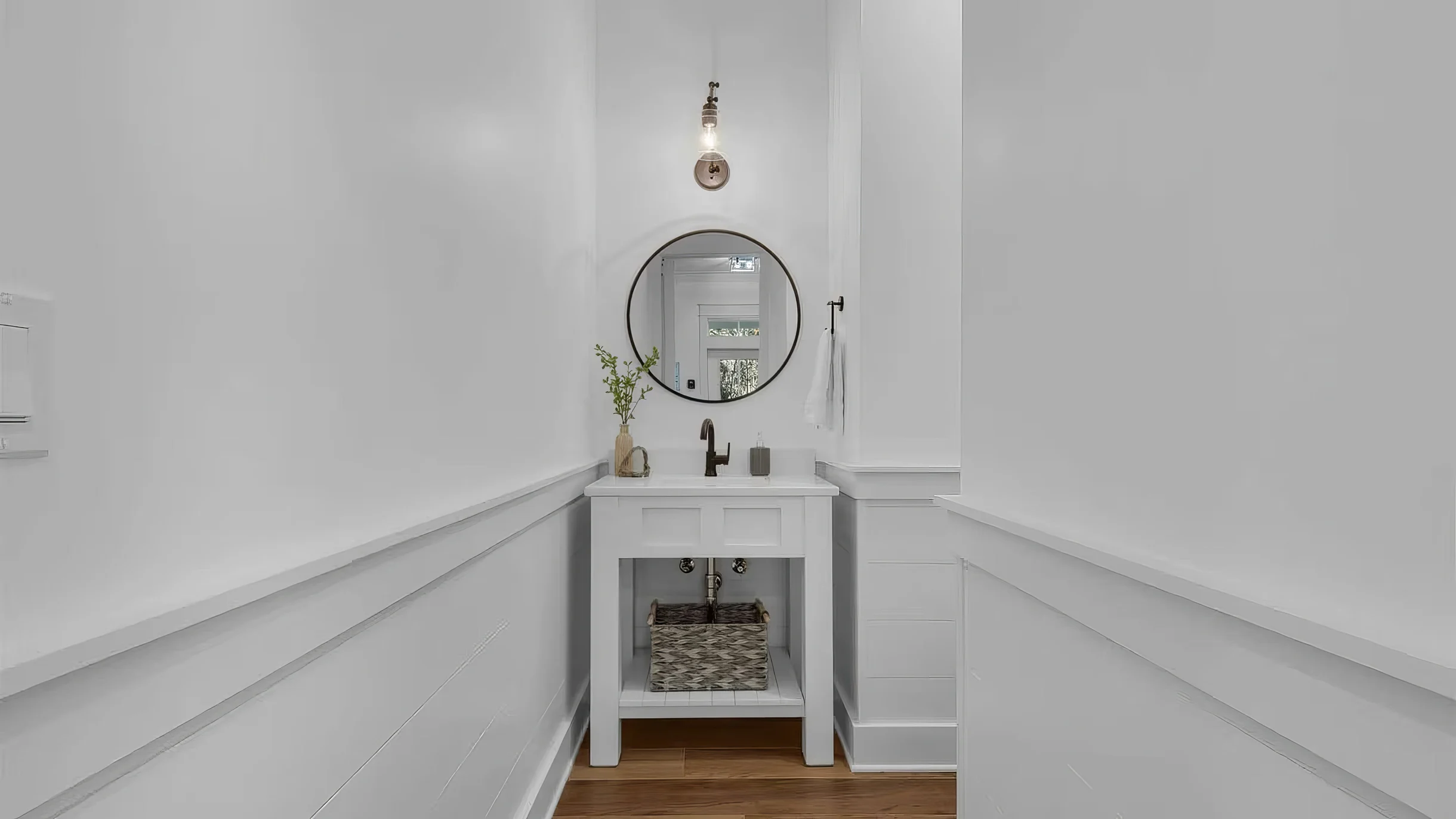 Wander Seacrest Charm #28