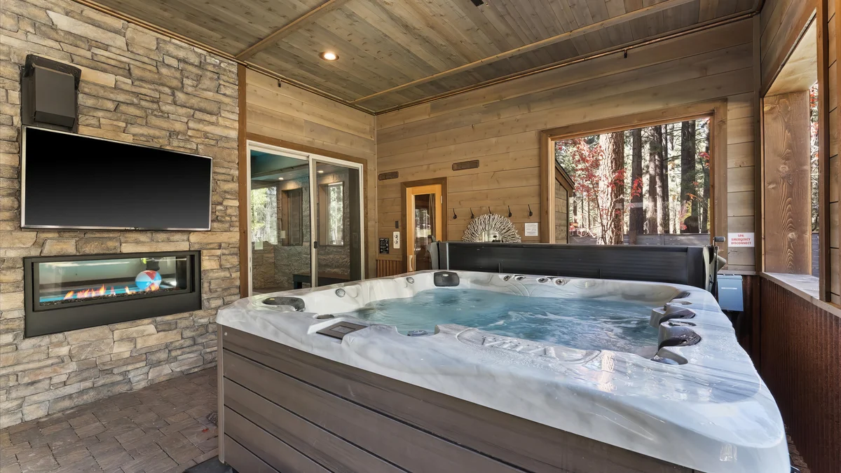 Wander South Lake Escape