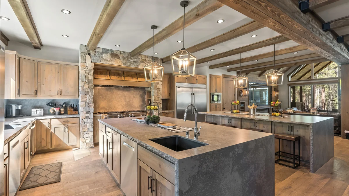 Wander South Lake Escape