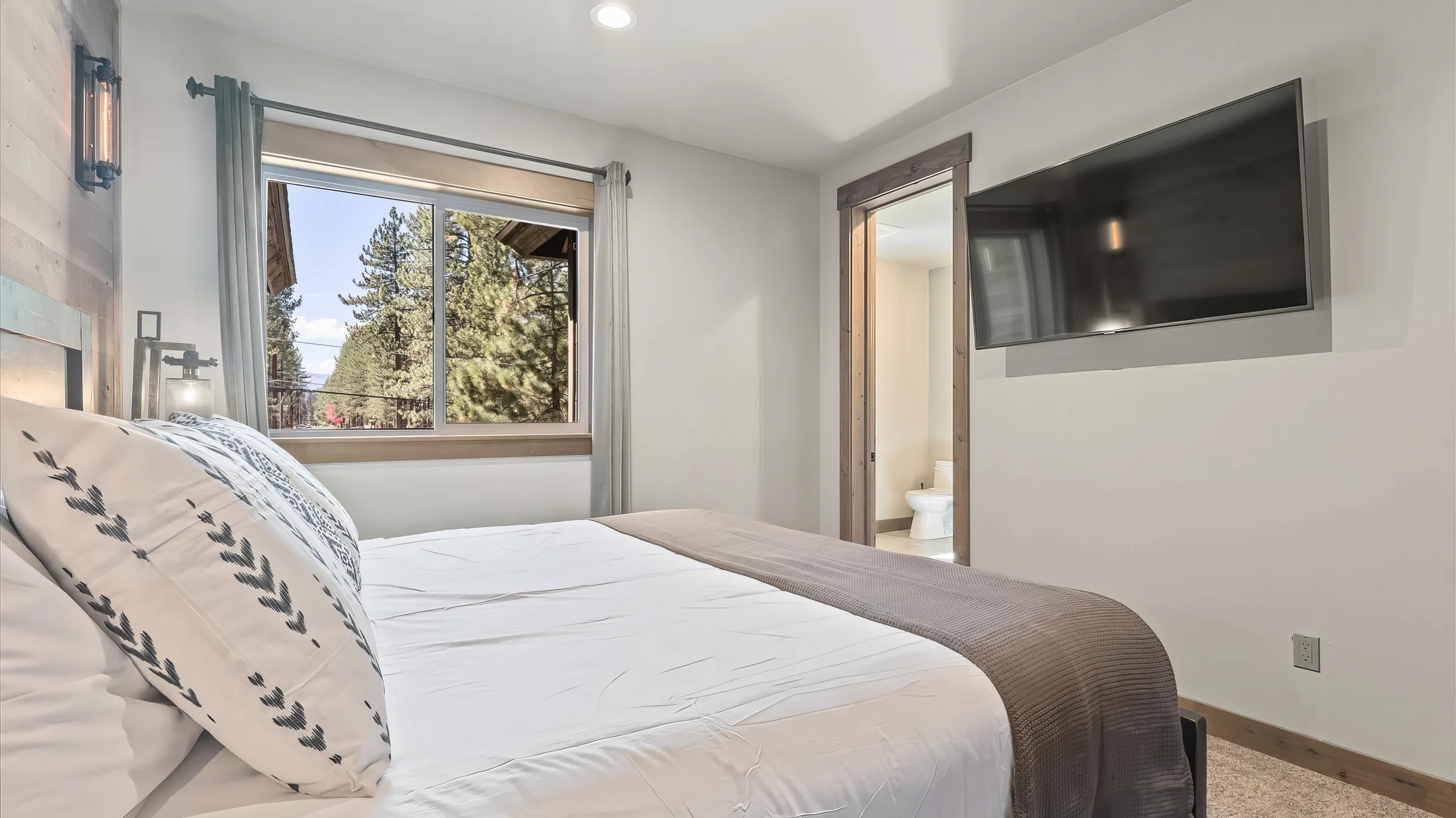 Wander South Lake Escape #15