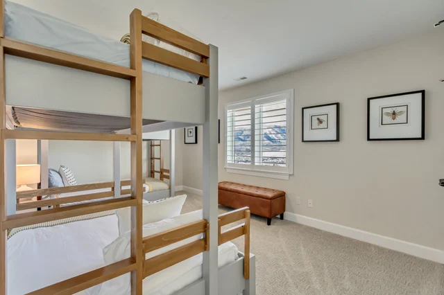 Bedroom 5 image 1