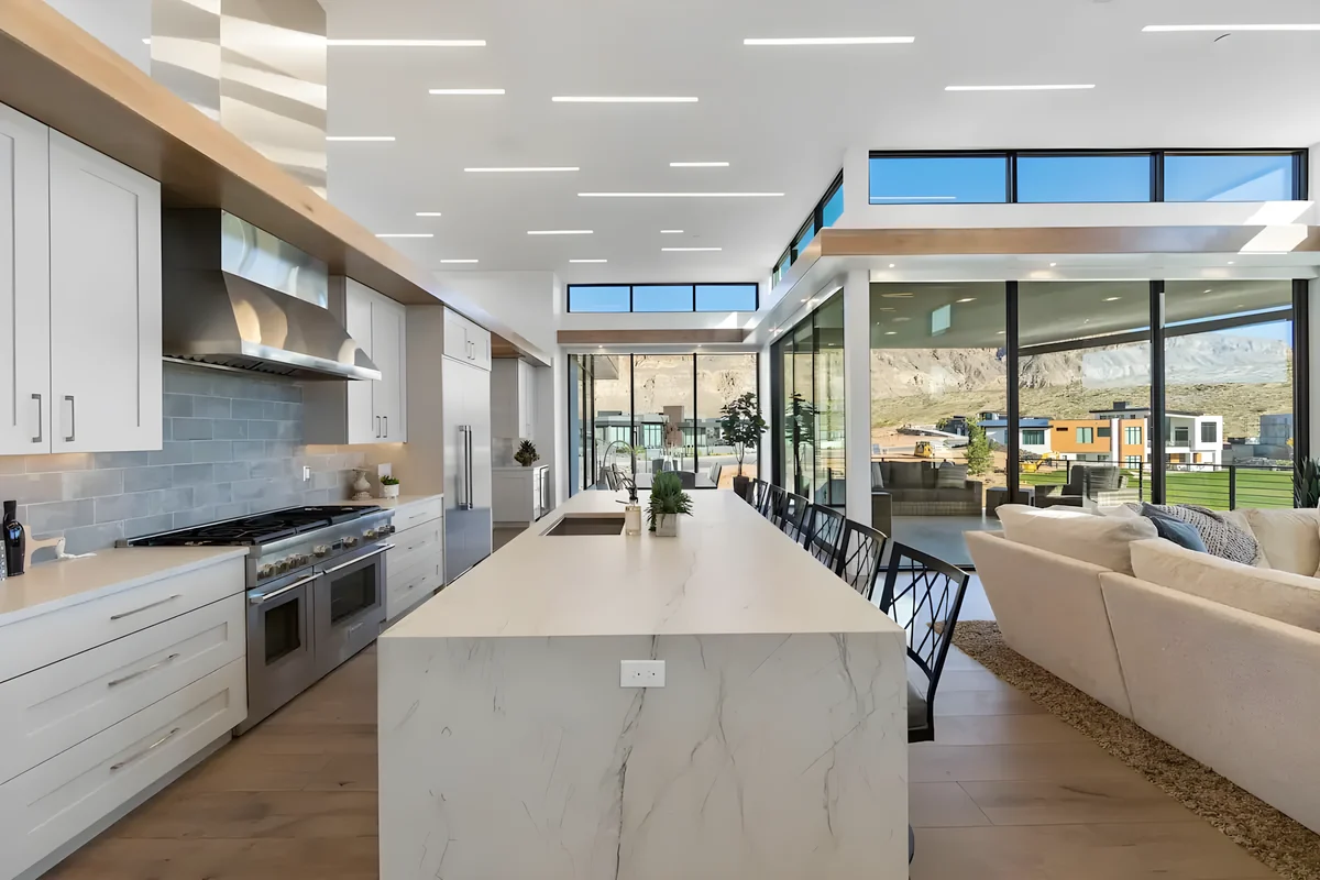 Wander Hurricane Cliffs