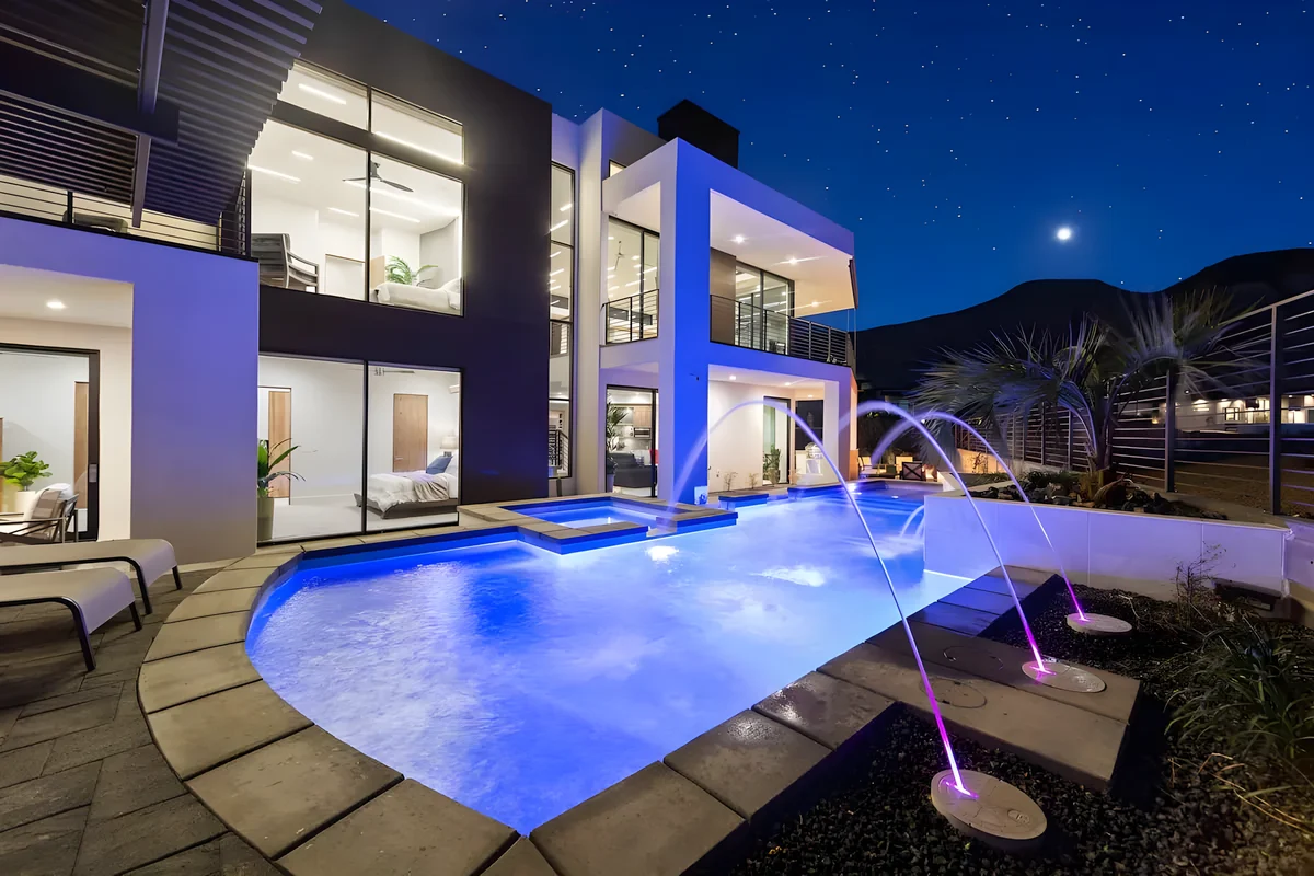 Wander Hurricane Cliffs