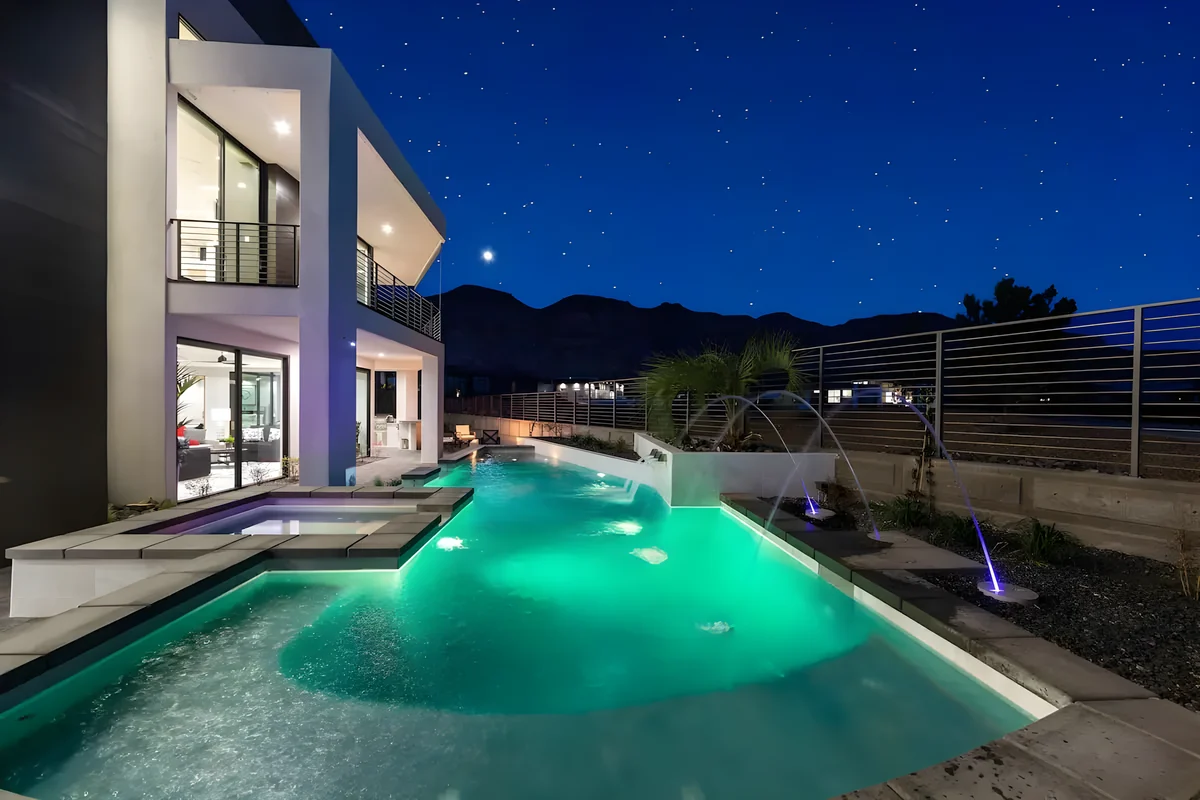 Wander Hurricane Cliffs