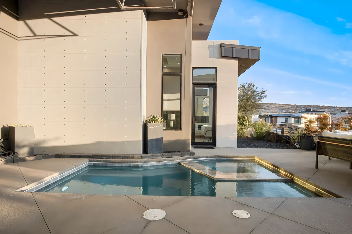 Wander Hurricane Vault