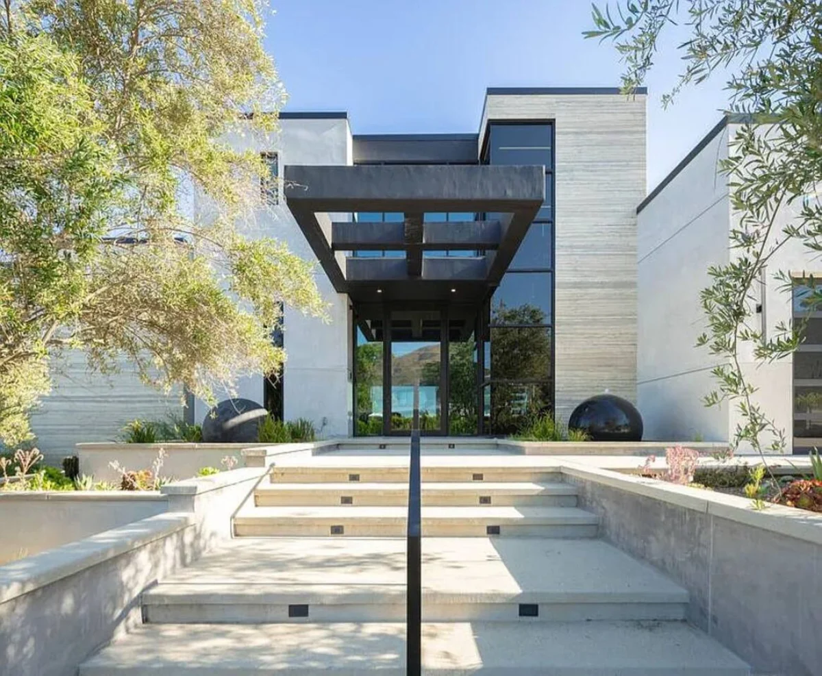 Luxurious Malibu 6BR Estate | Pool, Theatre, Views #13