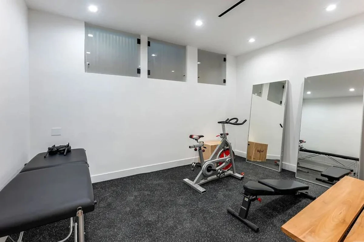 Wander Malibu Colony Coastline