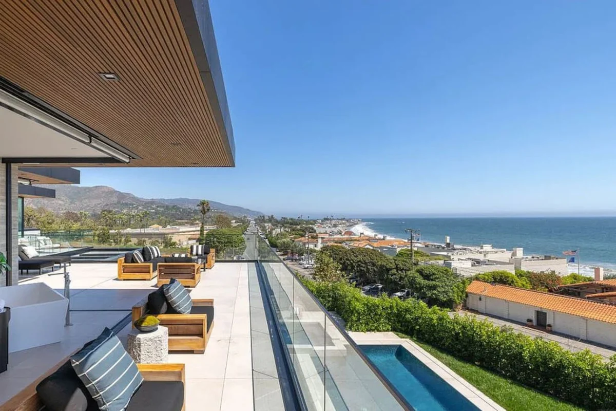 Luxurious Malibu 6BR Estate | Pool, Theatre, Views #60