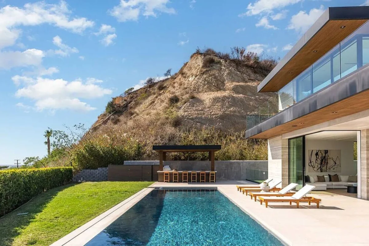 Luxurious Malibu 6BR Estate | Pool, Theatre, Views #46