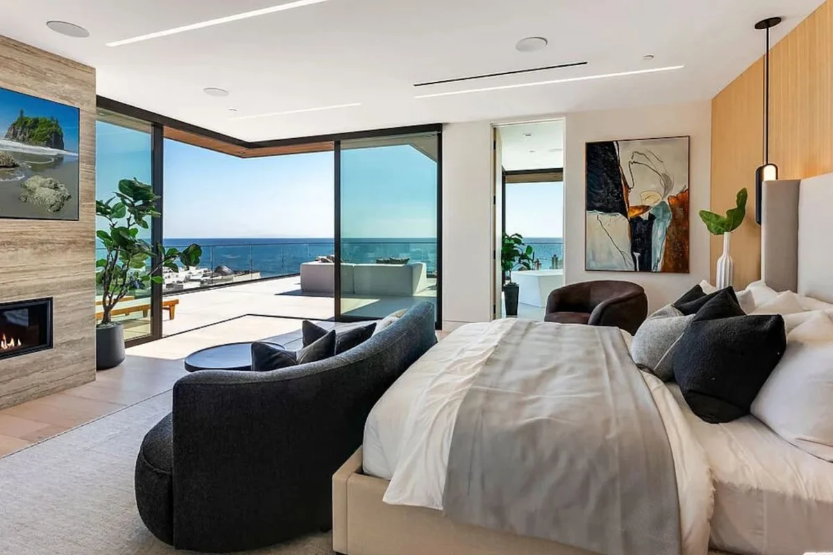 Luxurious Malibu 6BR Estate | Pool, Theatre, Views #36