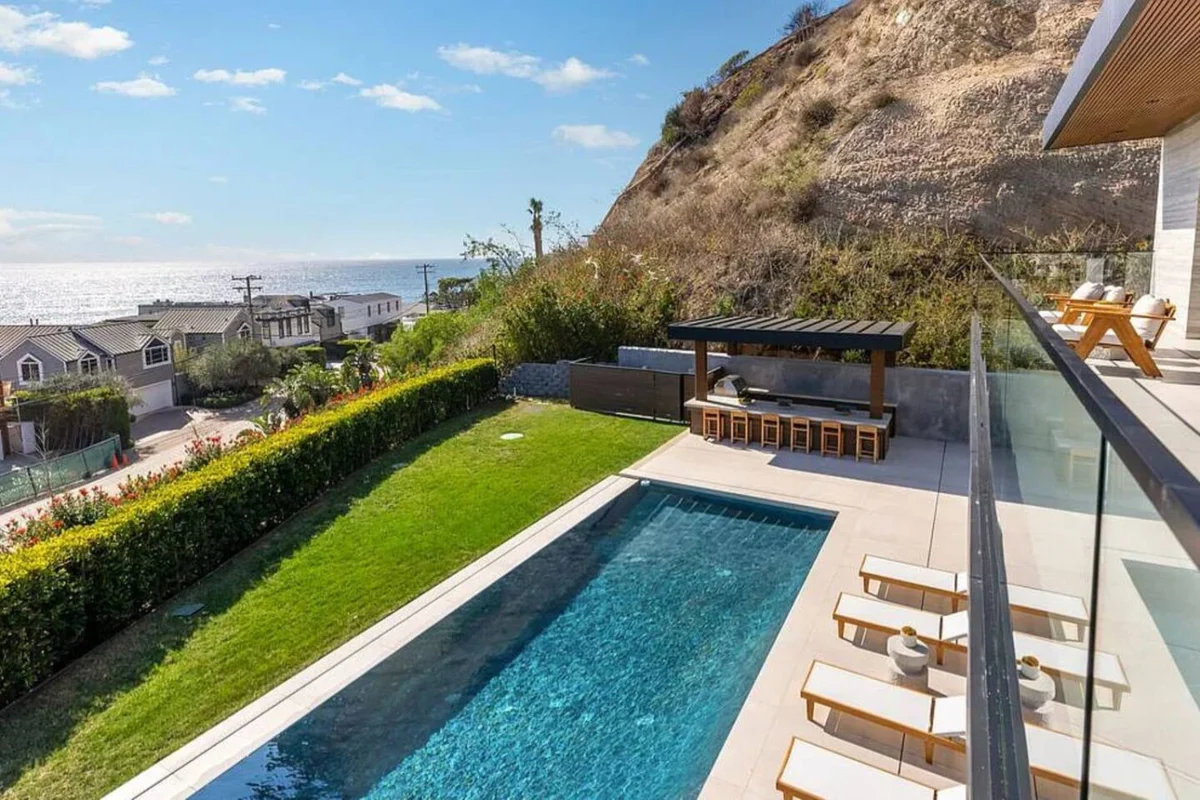 Luxurious Malibu 6BR Estate | Pool, Theatre, Views #55