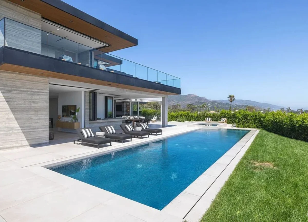 Luxurious Malibu 6BR Estate | Pool, Theatre, Views #61