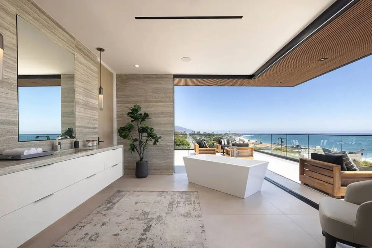 Luxurious Malibu 6BR Estate | Pool, Theatre, Views #25