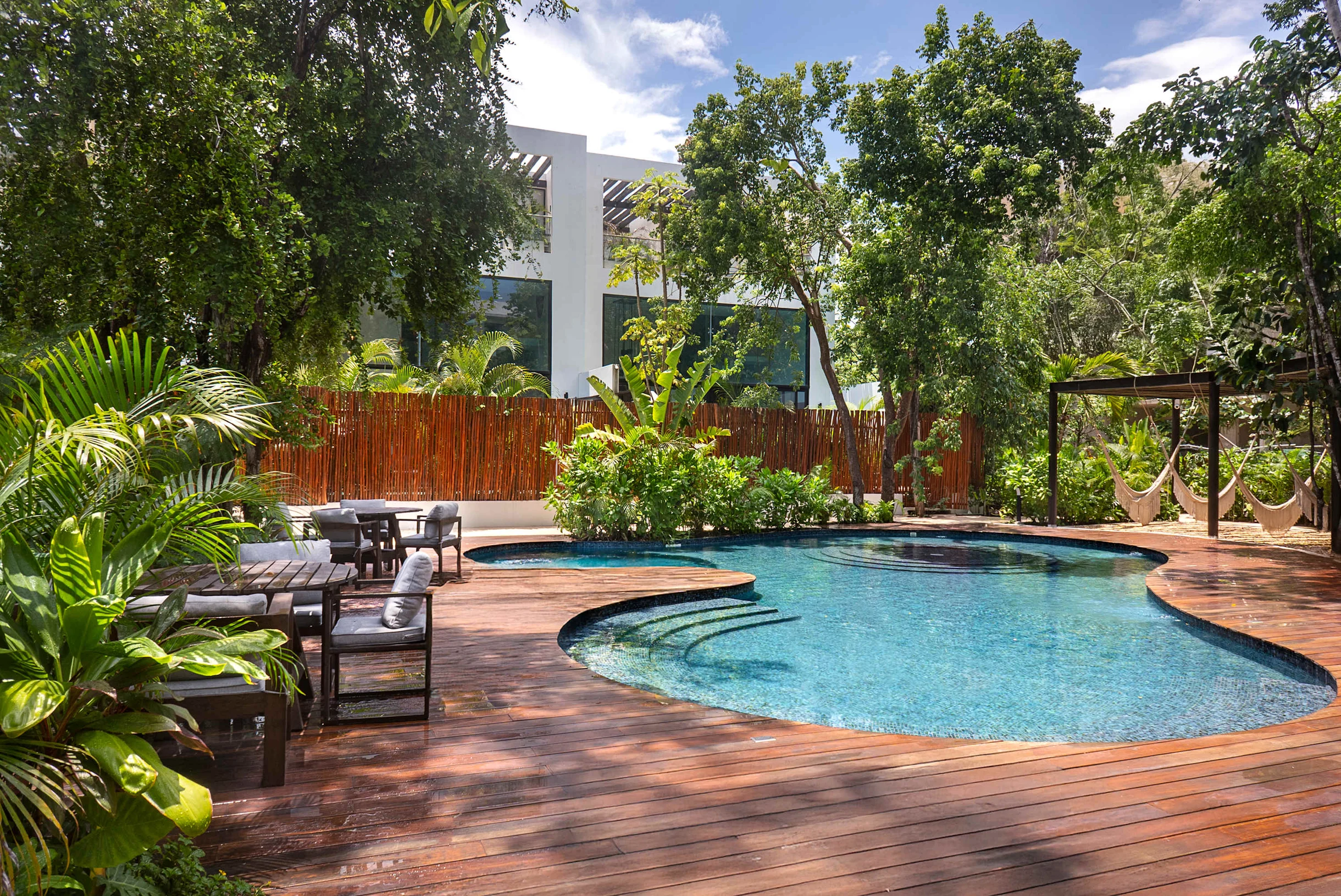 Wander Tulum Coral #30