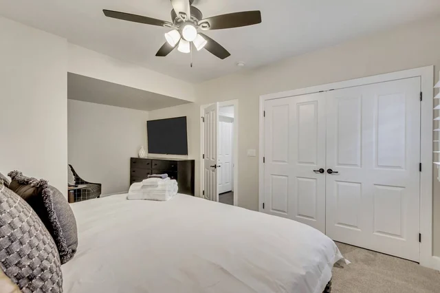 Bedroom 6 image 1