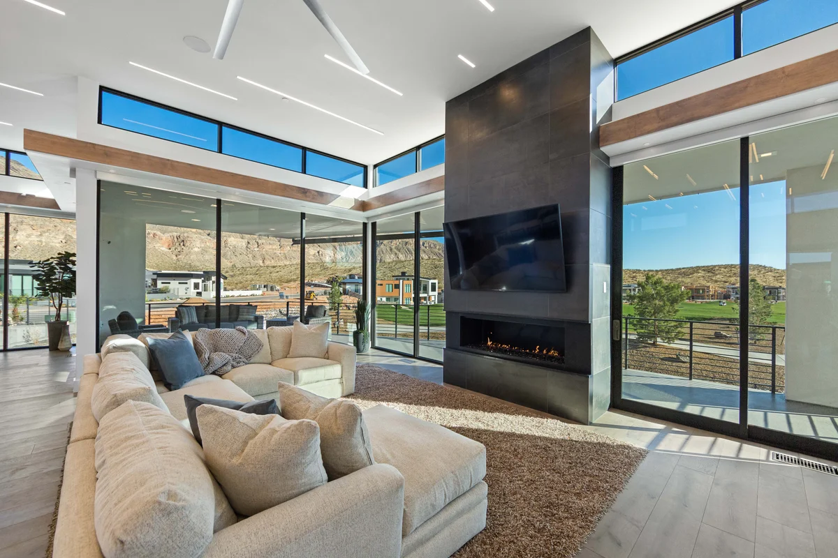 Wander Hurricane Cliffs