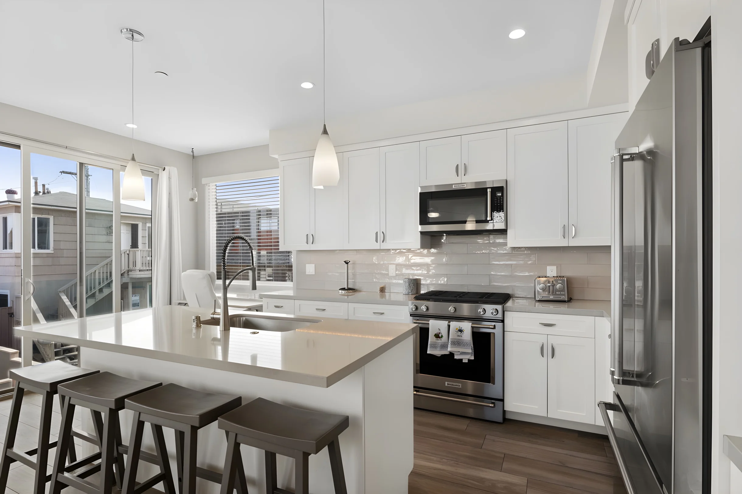 NEW Modern Ocean View Home + Free Parking #37