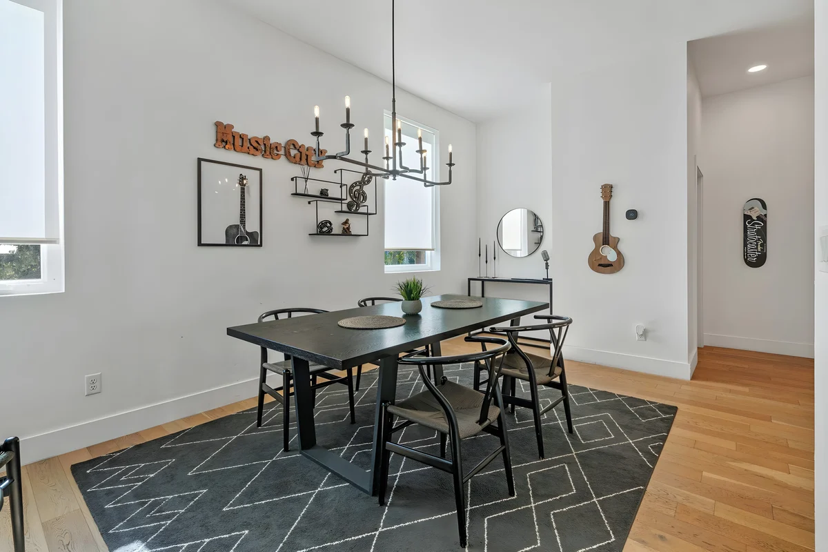 Home in Nashville property photo 2