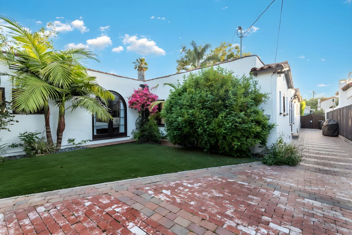 Luxurious Spanish Style 4BR Villa with Jacuzzi