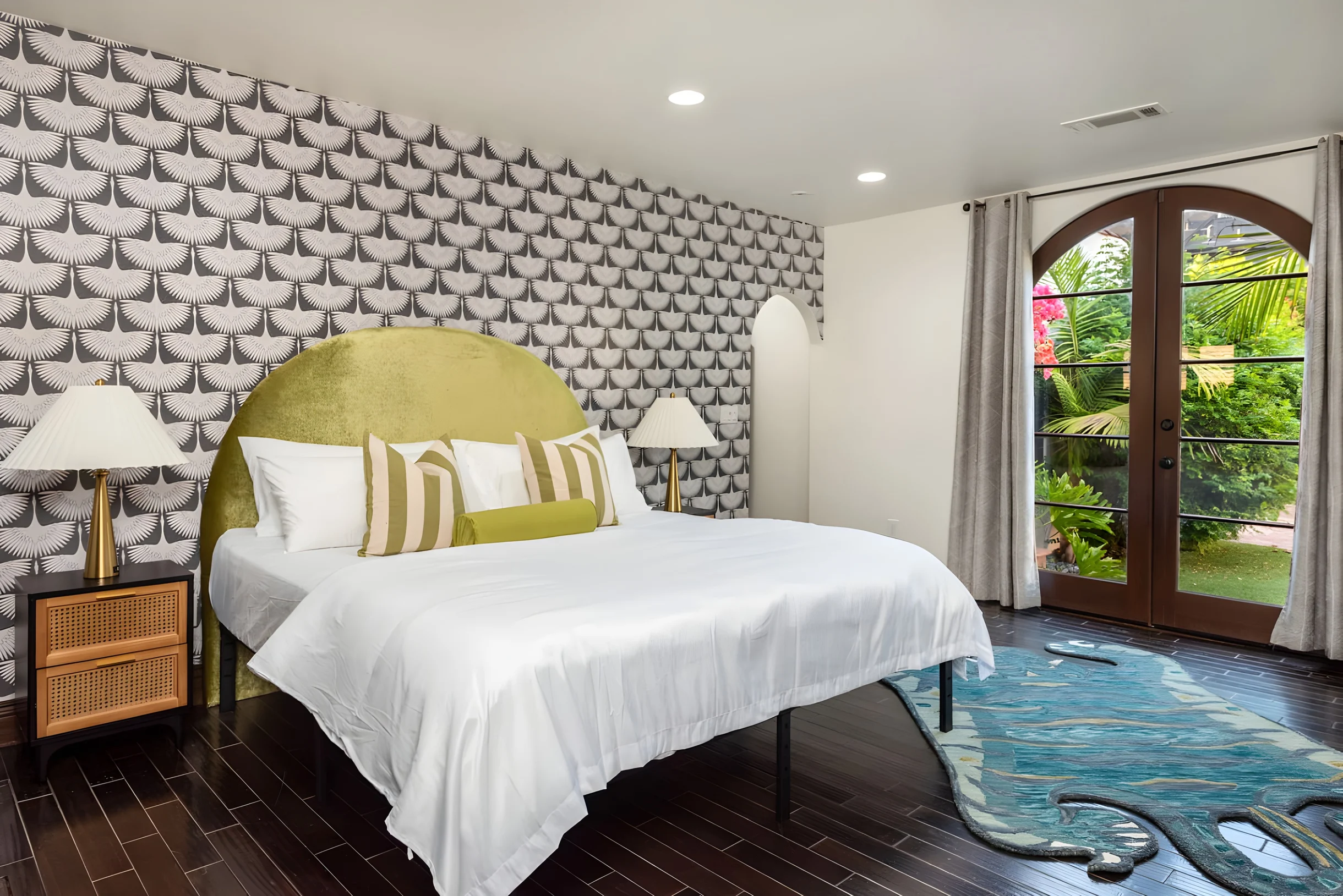 Luxurious Spanish Style 4BR Villa with Jacuzzi #25