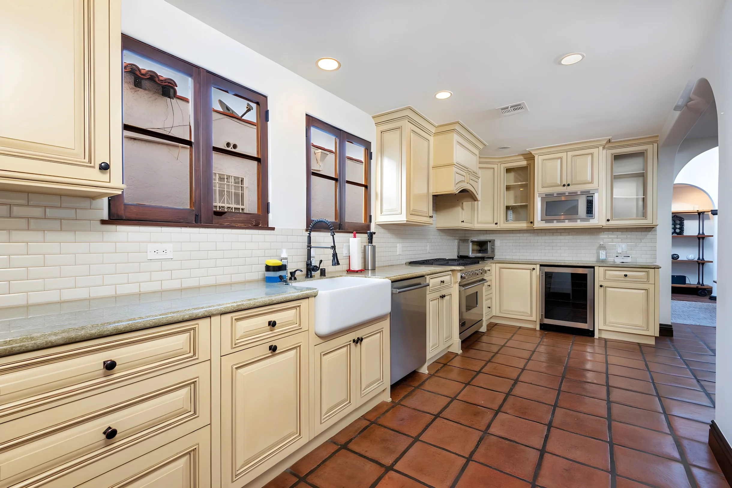 Luxurious Spanish Style 4BR Villa with Jacuzzi #33