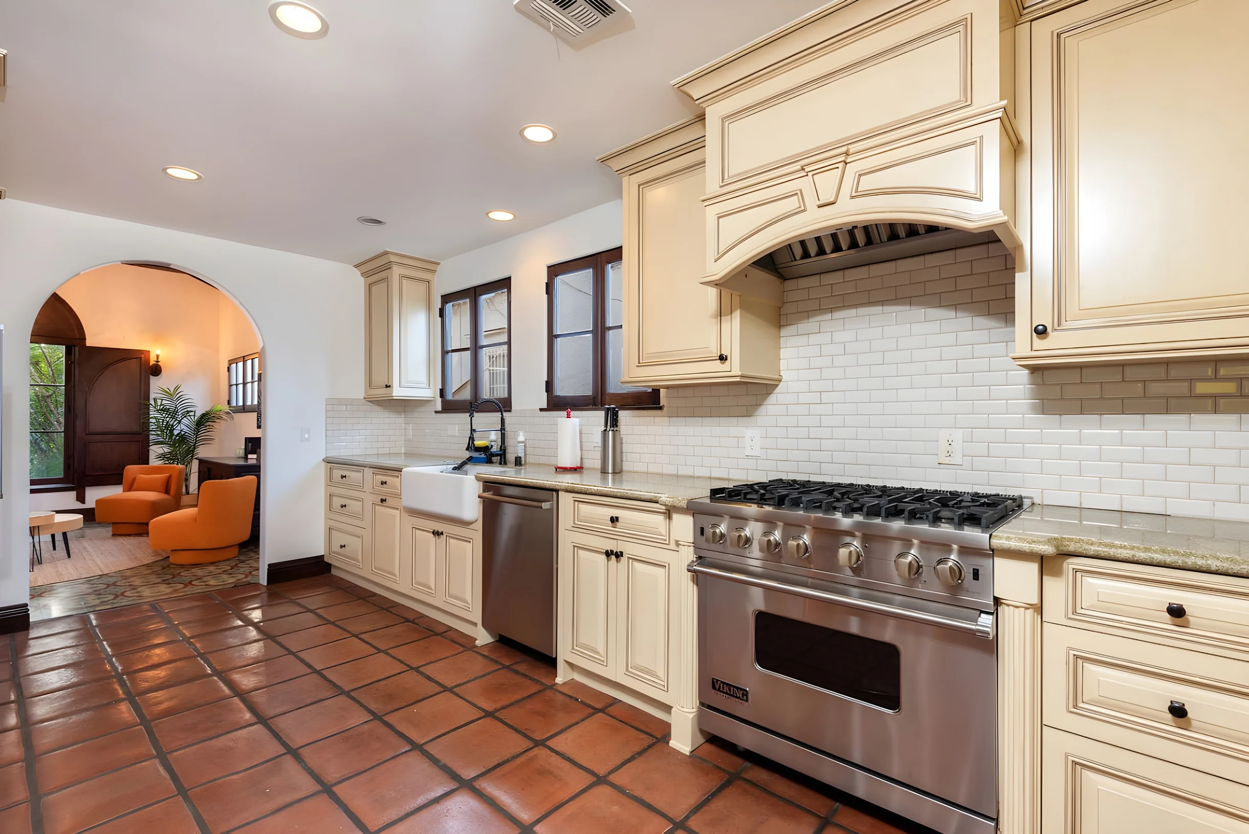 Luxurious Spanish Style 4BR Villa with Jacuzzi #18