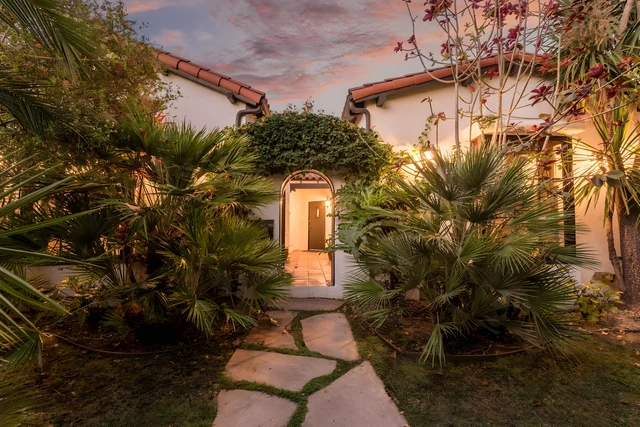 Wander Los Angeles Crescent #4