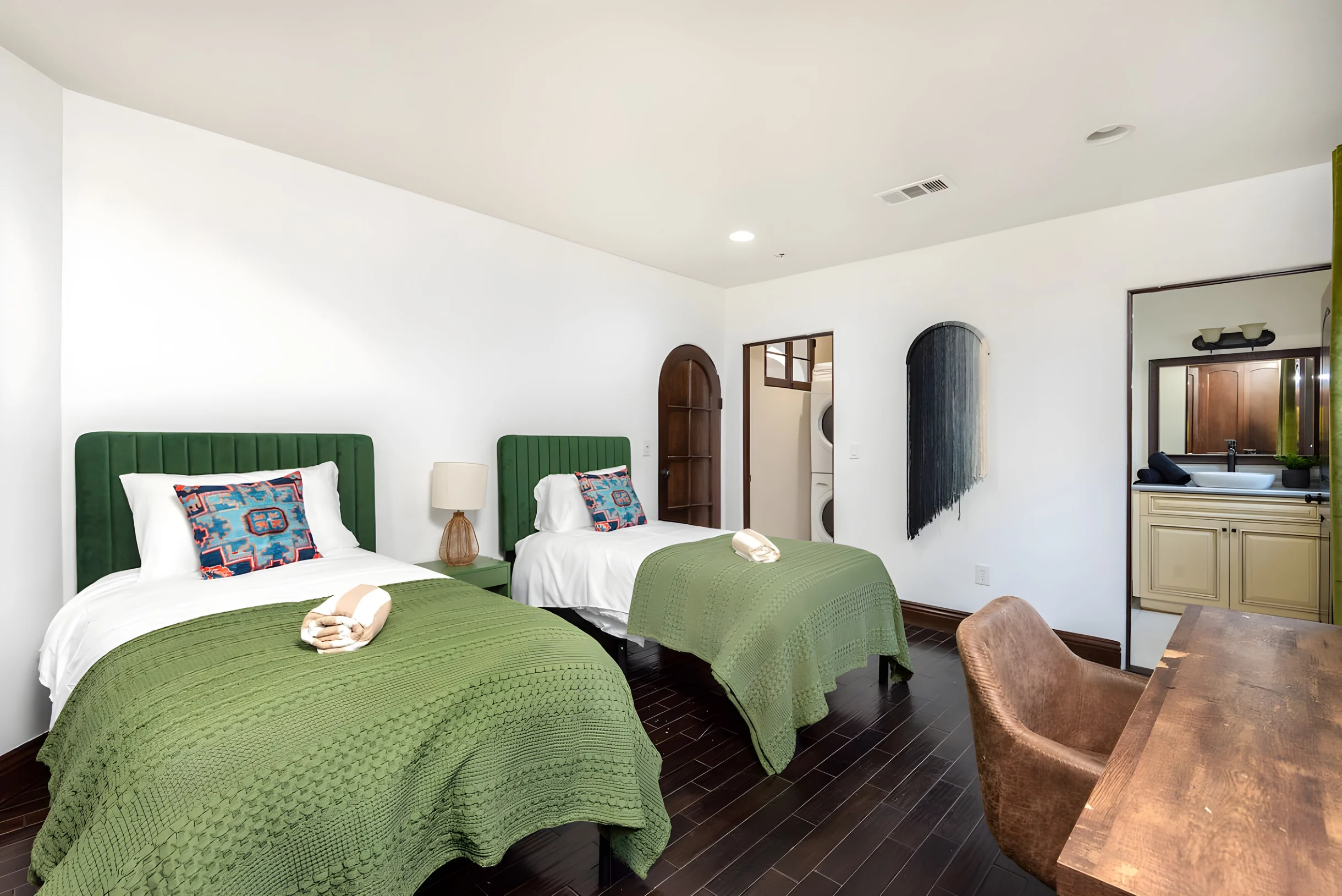 Luxurious Spanish Style 4BR Villa with Jacuzzi #20