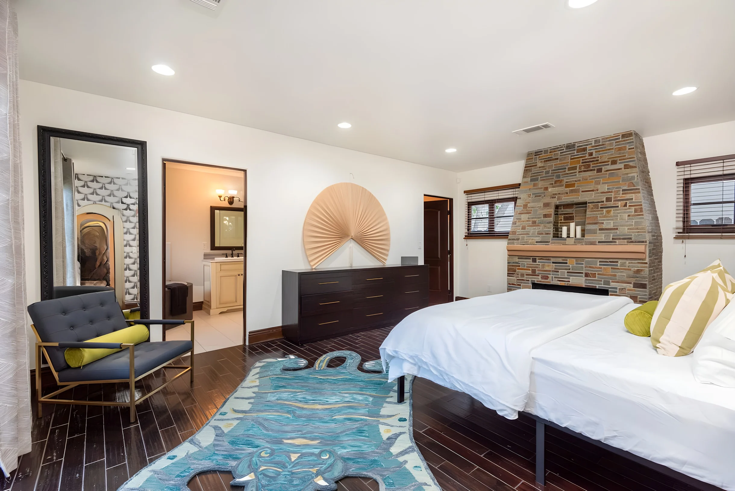 Luxurious Spanish Style 4BR Villa with Jacuzzi #39