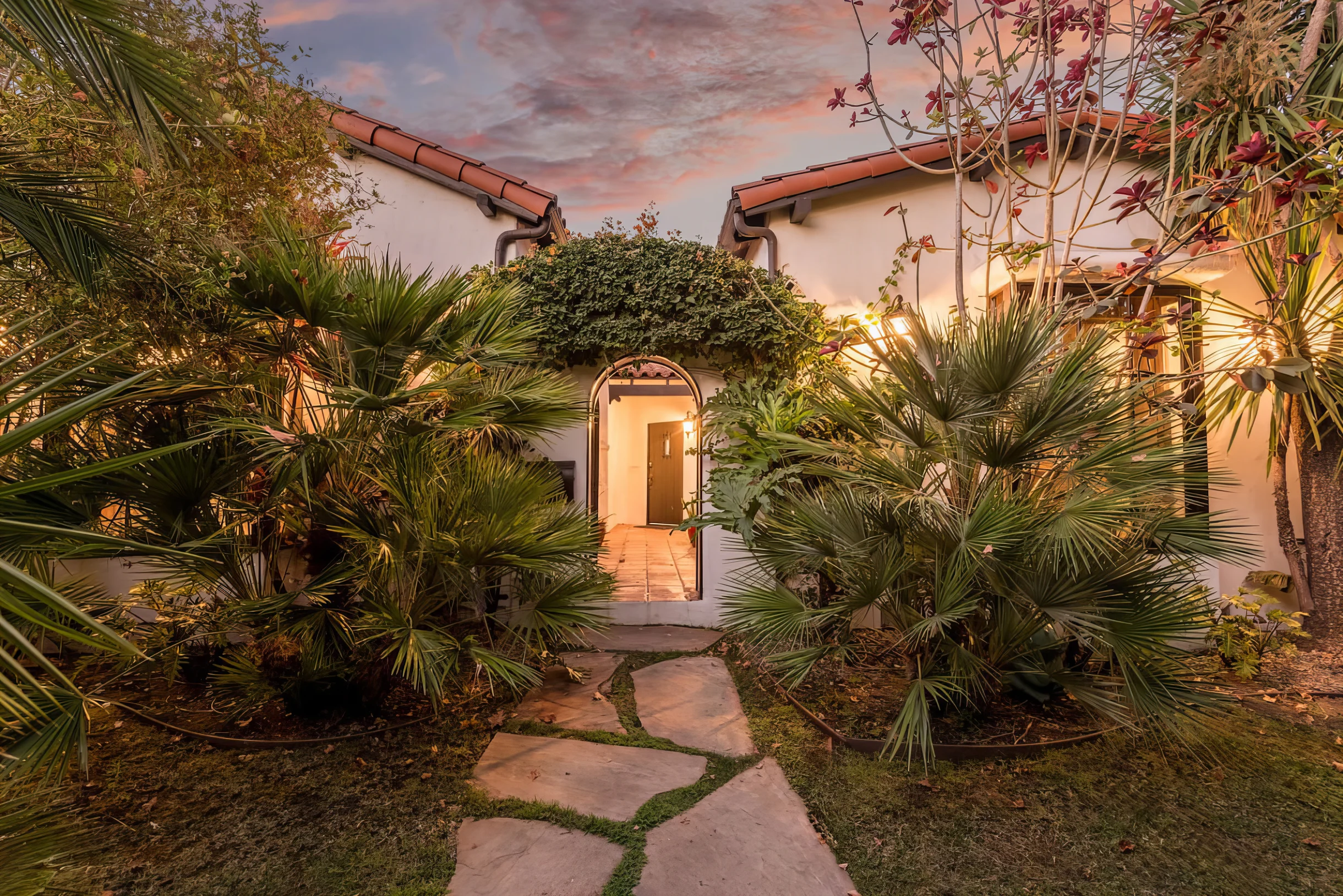 Wander Los Angeles Crescent #1