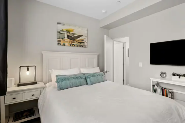 Bedroom 2 image 1