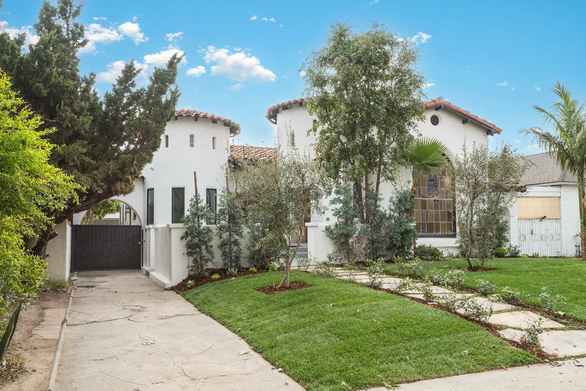 Luxurious 5 Bedroom Home in Hancock Park with Pool #38