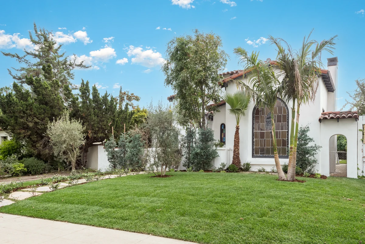 Luxurious 5 Bedroom Home in Hancock Park with Pool #43