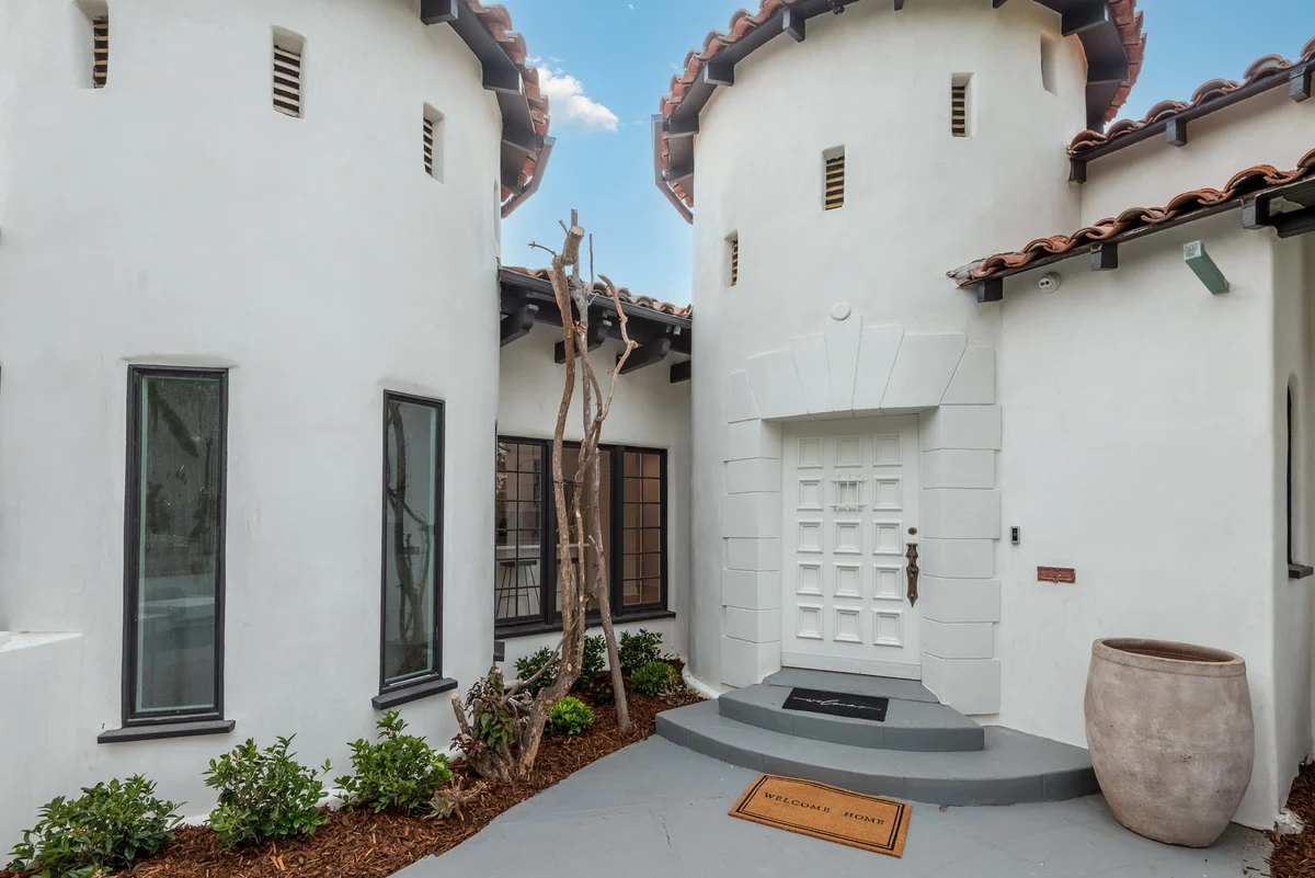 Luxurious 5 Bedroom Home in Hancock Park with Pool #46