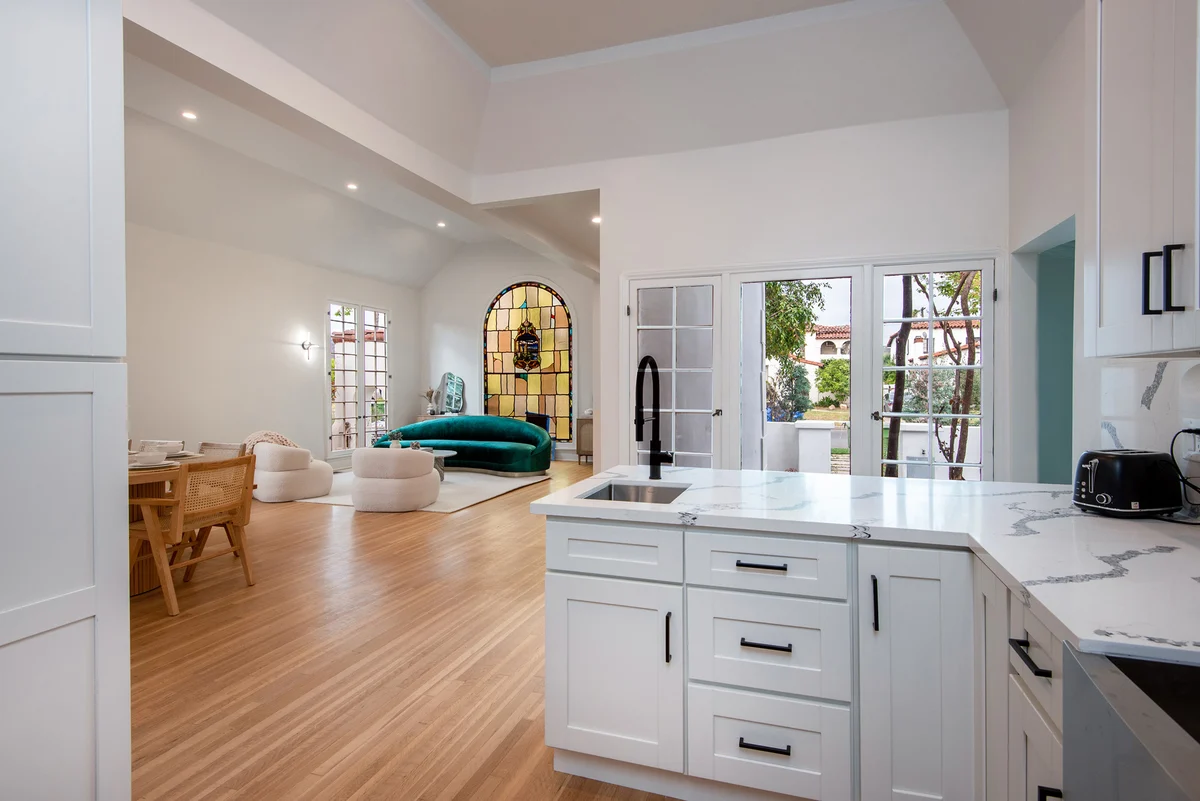 Luxurious 5 Bedroom Home in Hancock Park with Pool #32