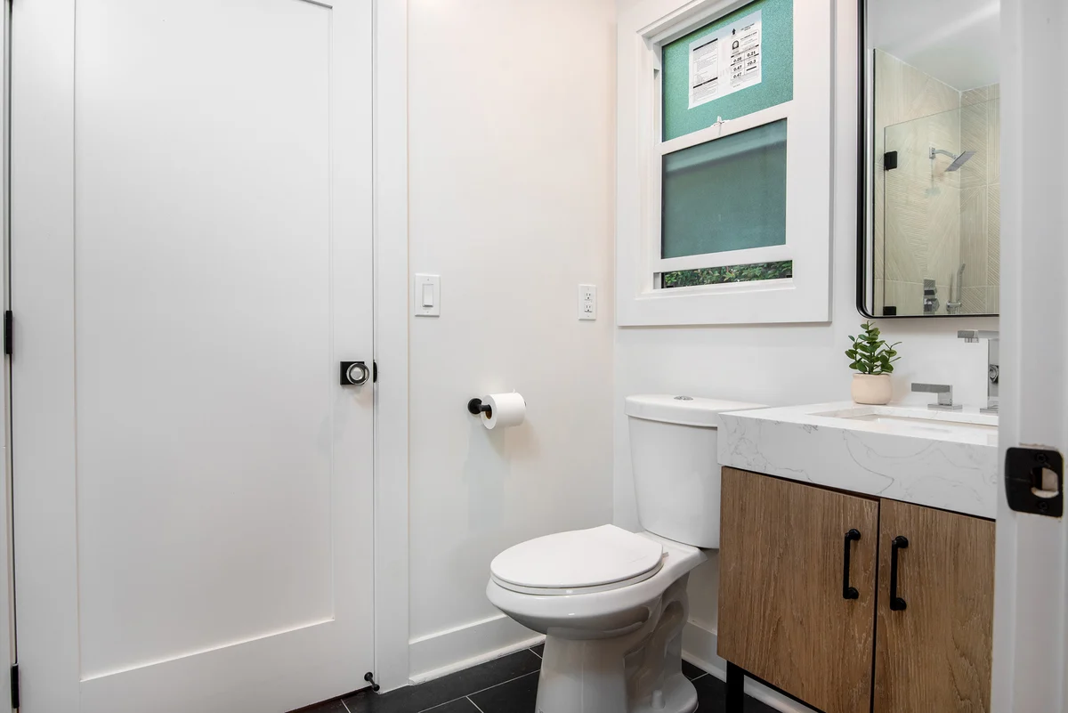 Luxurious 5 Bedroom Home in Hancock Park with Pool #21