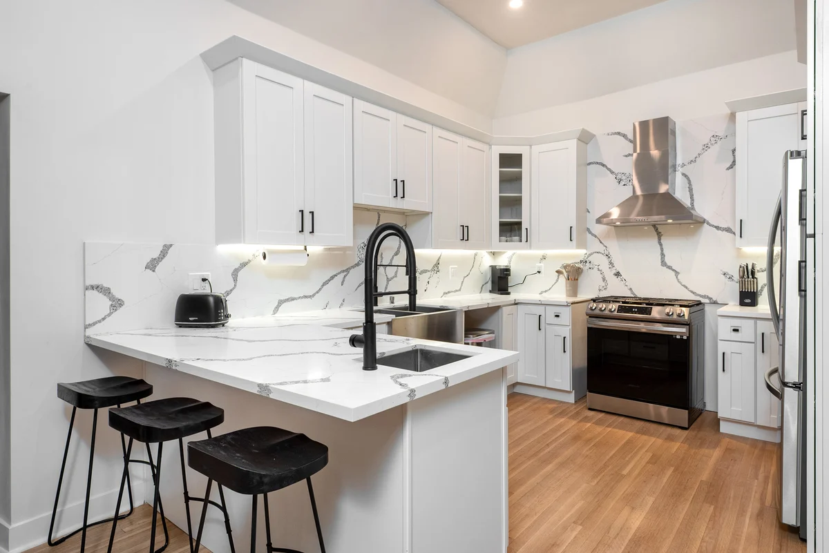 Luxurious 5 Bedroom Home in Hancock Park with Pool #35