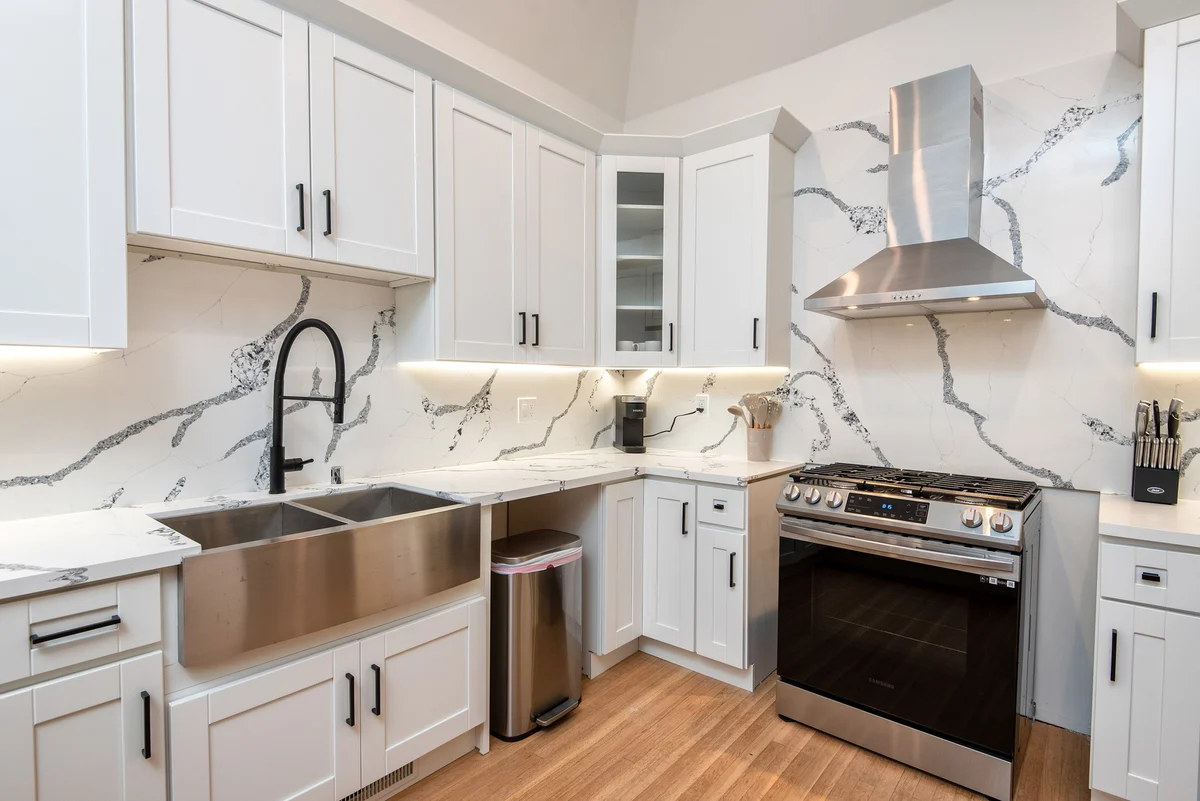 Luxurious 5 Bedroom Home in Hancock Park with Pool #23