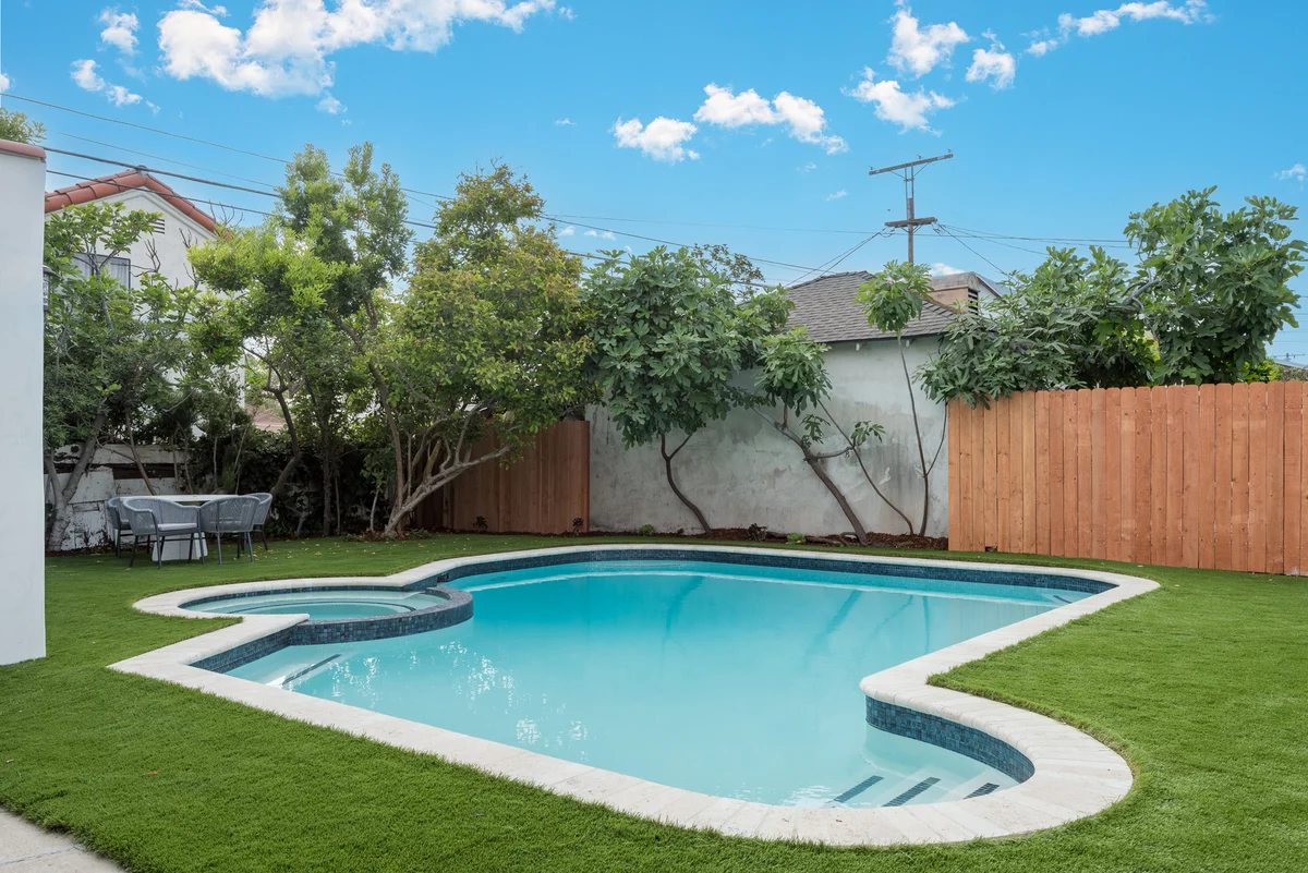 Luxurious 5 Bedroom Home in Hancock Park with Pool #44