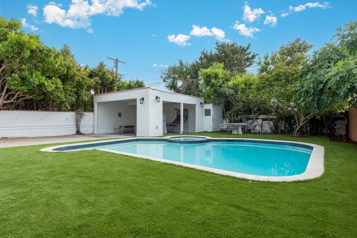 Luxurious 5 Bedroom Home in Hancock Park with Pool #40