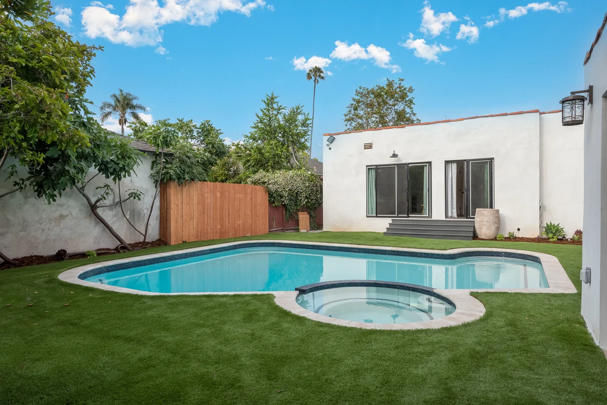 Luxurious 5 Bedroom Home in Hancock Park with Pool #42