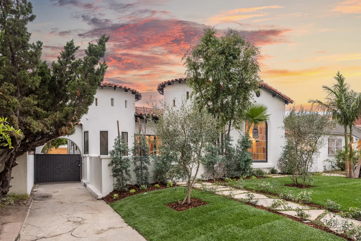 Luxurious 5 Bedroom Home in Hancock Park with Pool #36