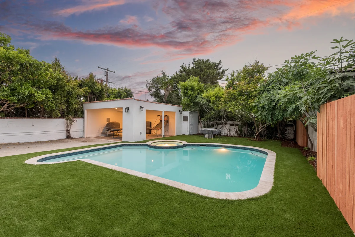 Luxurious 5 Bedroom Home in Hancock Park with Pool #29