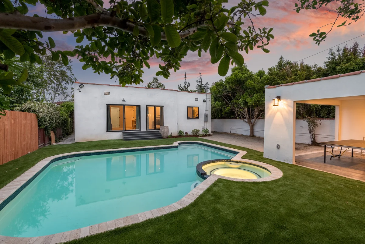 Wander Hollywood Hills Woods