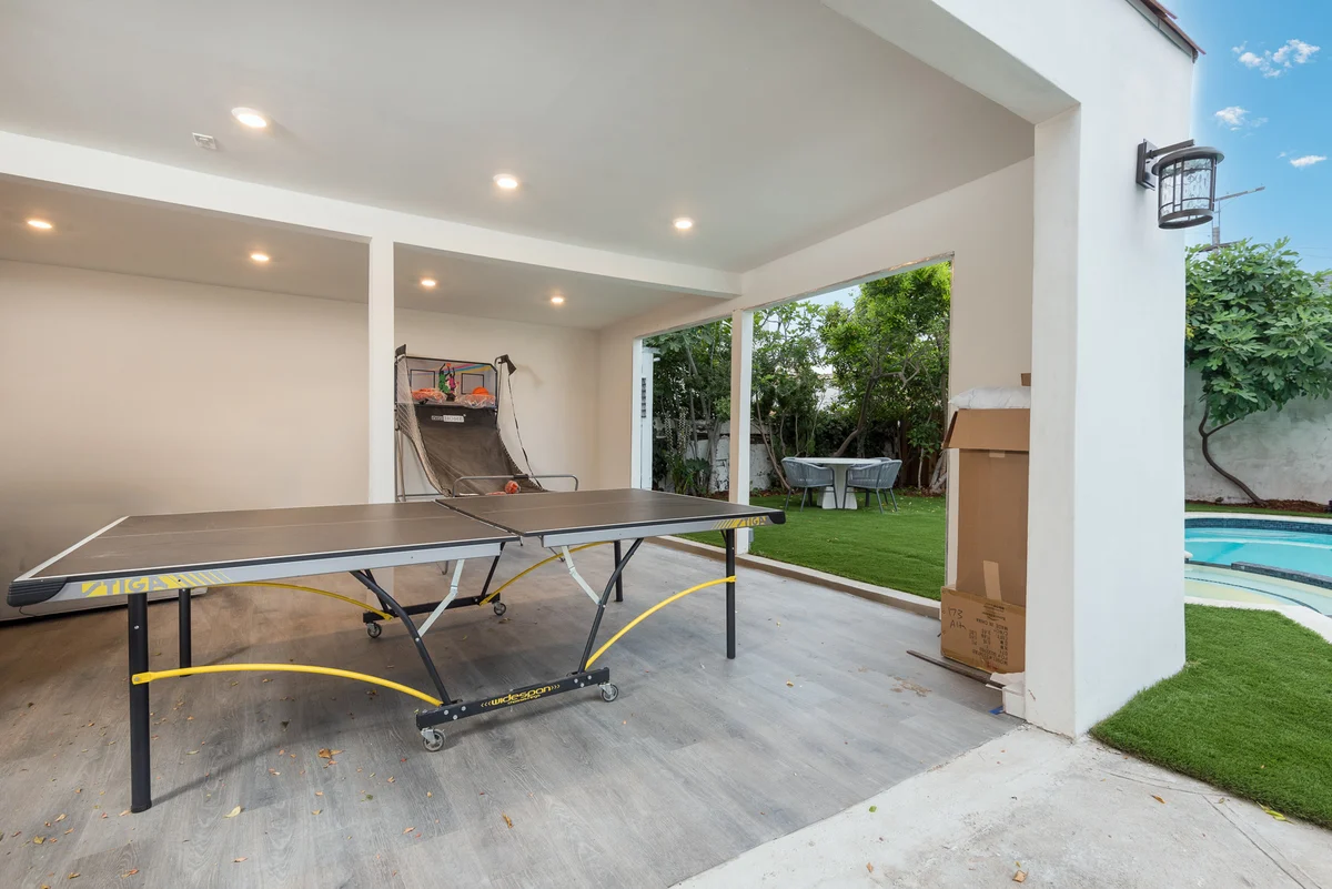 Wander Hollywood Hills Woods