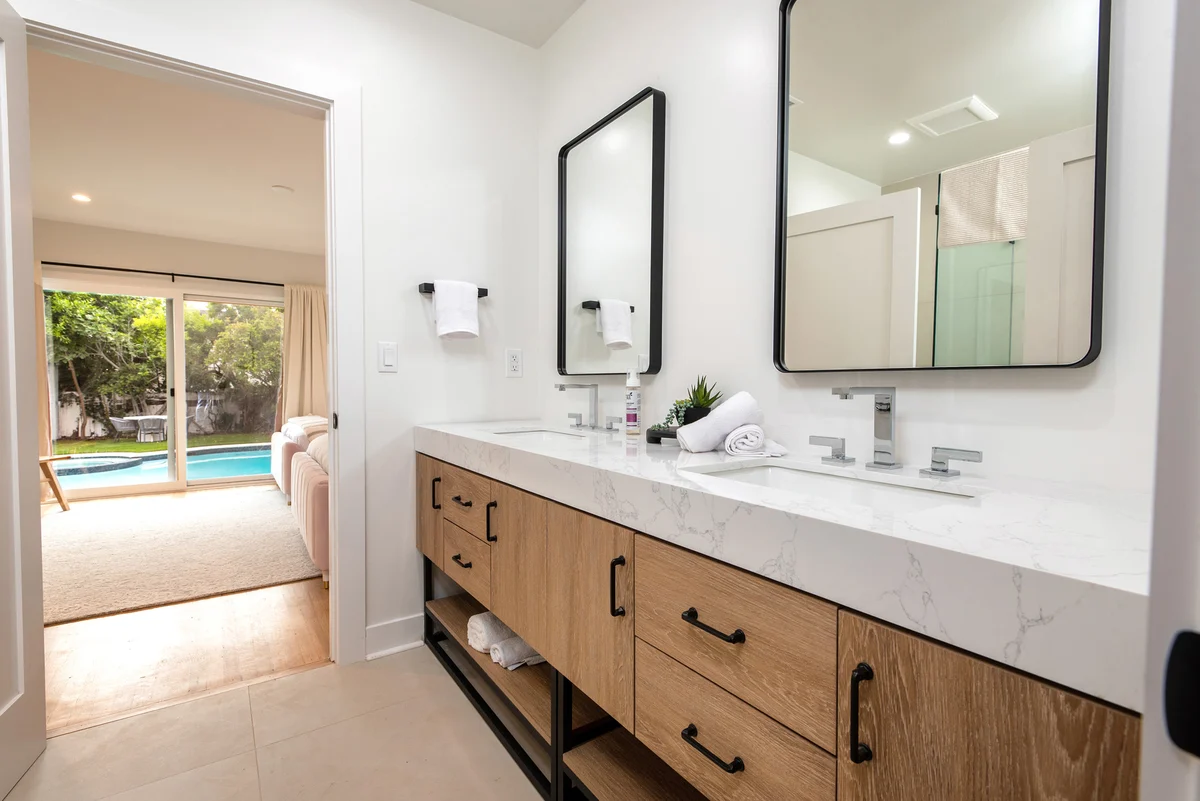 Luxurious 5 Bedroom Home in Hancock Park with Pool #17